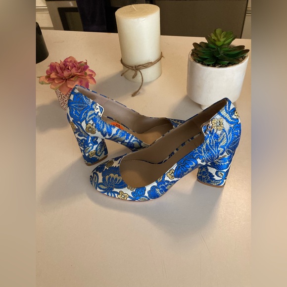 Tory Burch Elizabeth Pumps with Jacquard Fabric - Picture 9 of 13